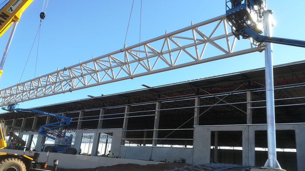 construction of the 4200 m2, including roof sheets and cladding for logistics warehouse